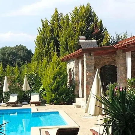 Sleeps 5 Pool *