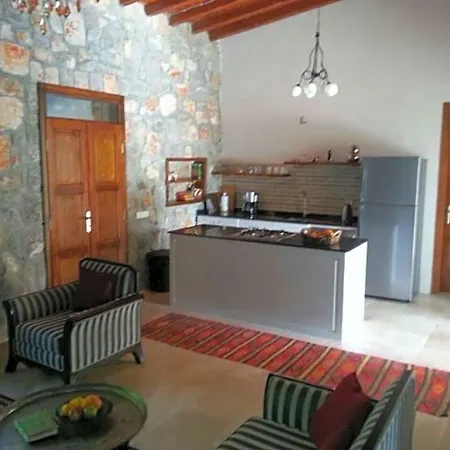 Villa Sleeps 5 Pool