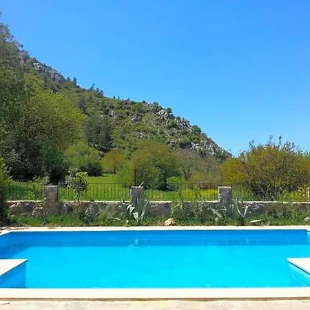 Sleeps 5 Pool